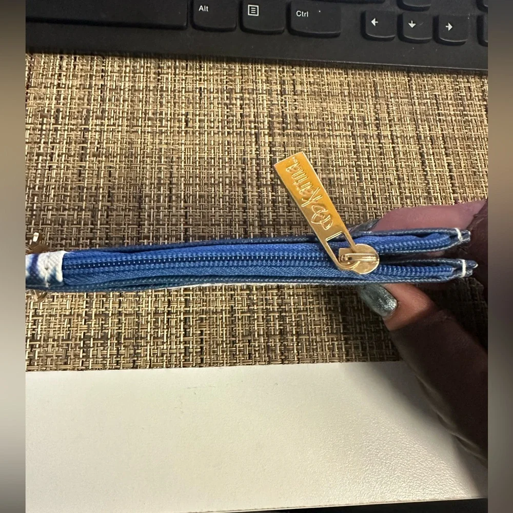 Karma Women Zip ID Wallet - Picture 3 of 5